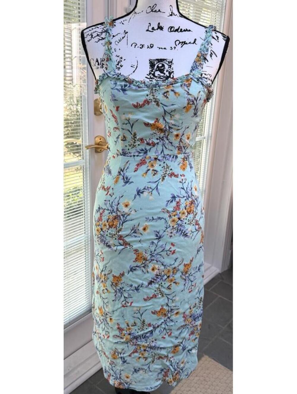 Lulus XS Floral Midi Dress. Open Back With Bow. EUC. Size XS